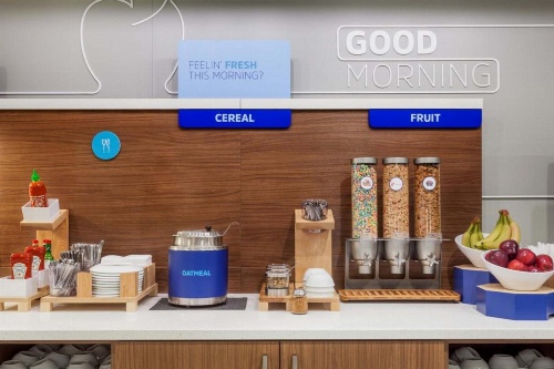 Holiday Inn Express & Suites Portales image 1
