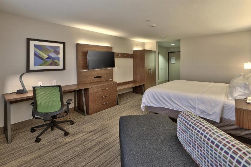 Holiday Inn Express & Suites Portales image 11