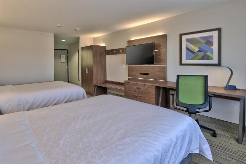 Holiday Inn Express & Suites Portales image 14