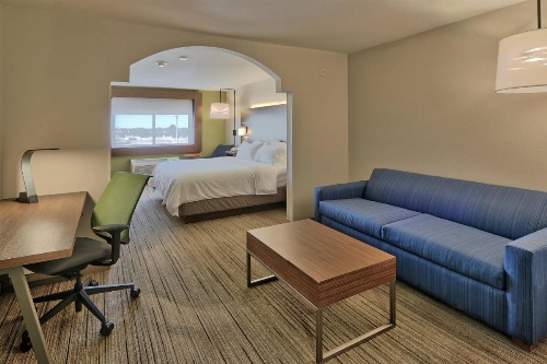 Holiday Inn Express & Suites Portales image 22
