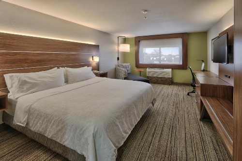 Holiday Inn Express & Suites Portales image 24