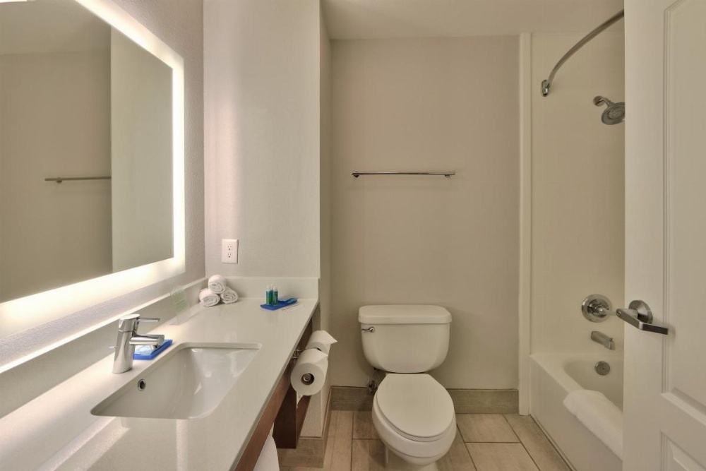 Room image 3