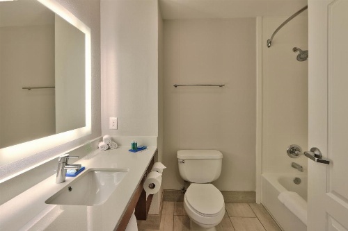 Holiday Inn Express & Suites Portales image 26