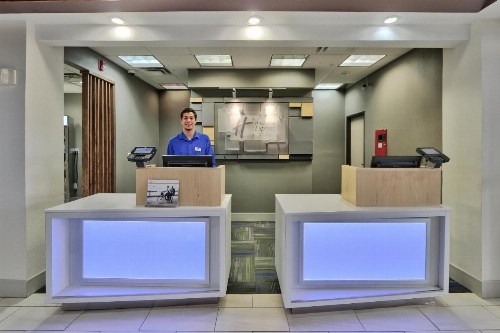 Holiday Inn Express & Suites Portales image 34