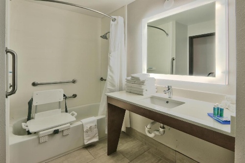 Holiday Inn Express & Suites Portales image 44