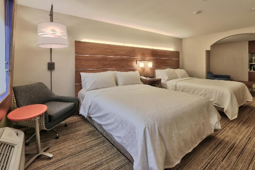 Holiday Inn Express & Suites Portales image 5